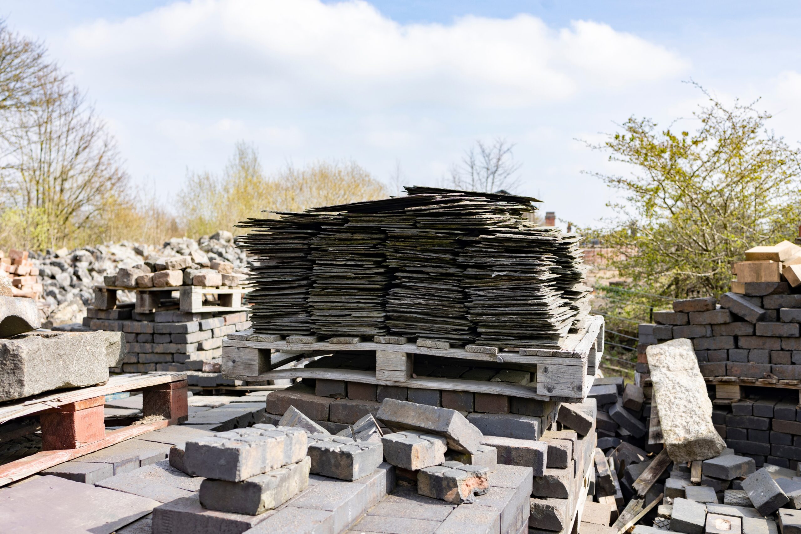 Terracotta,And,Composite,Reclaimed,Roof,Tiles,At,A,Salvage,Yard